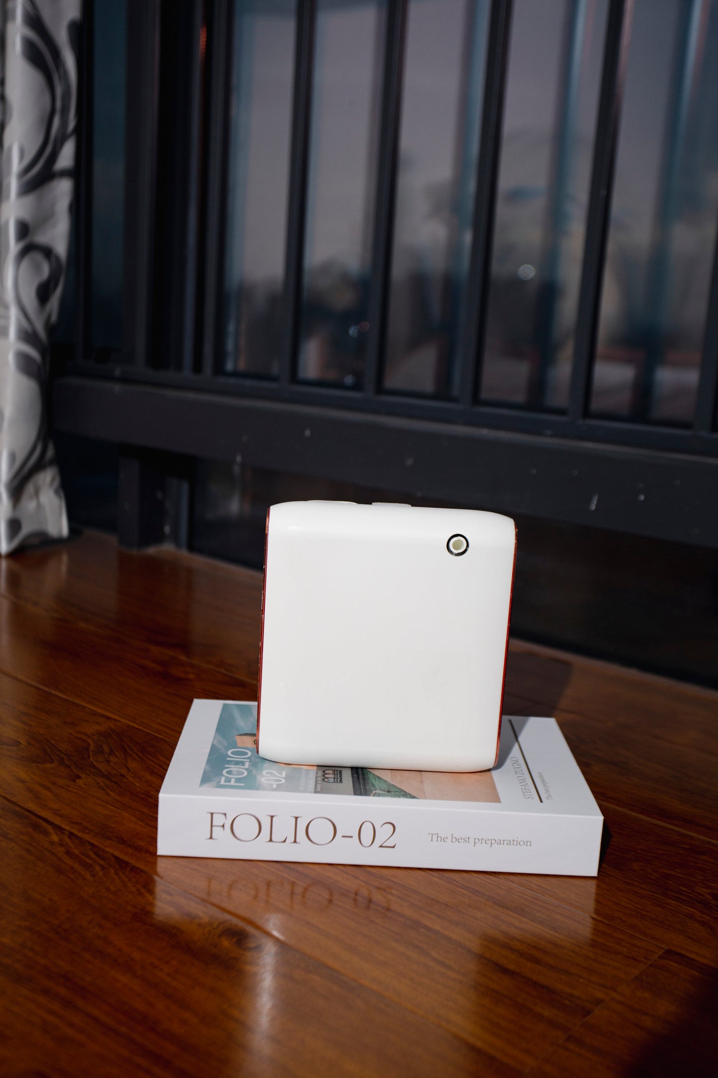 🧼 Diffuseur Mural AE108 – Élégance discrète et performance olfactive