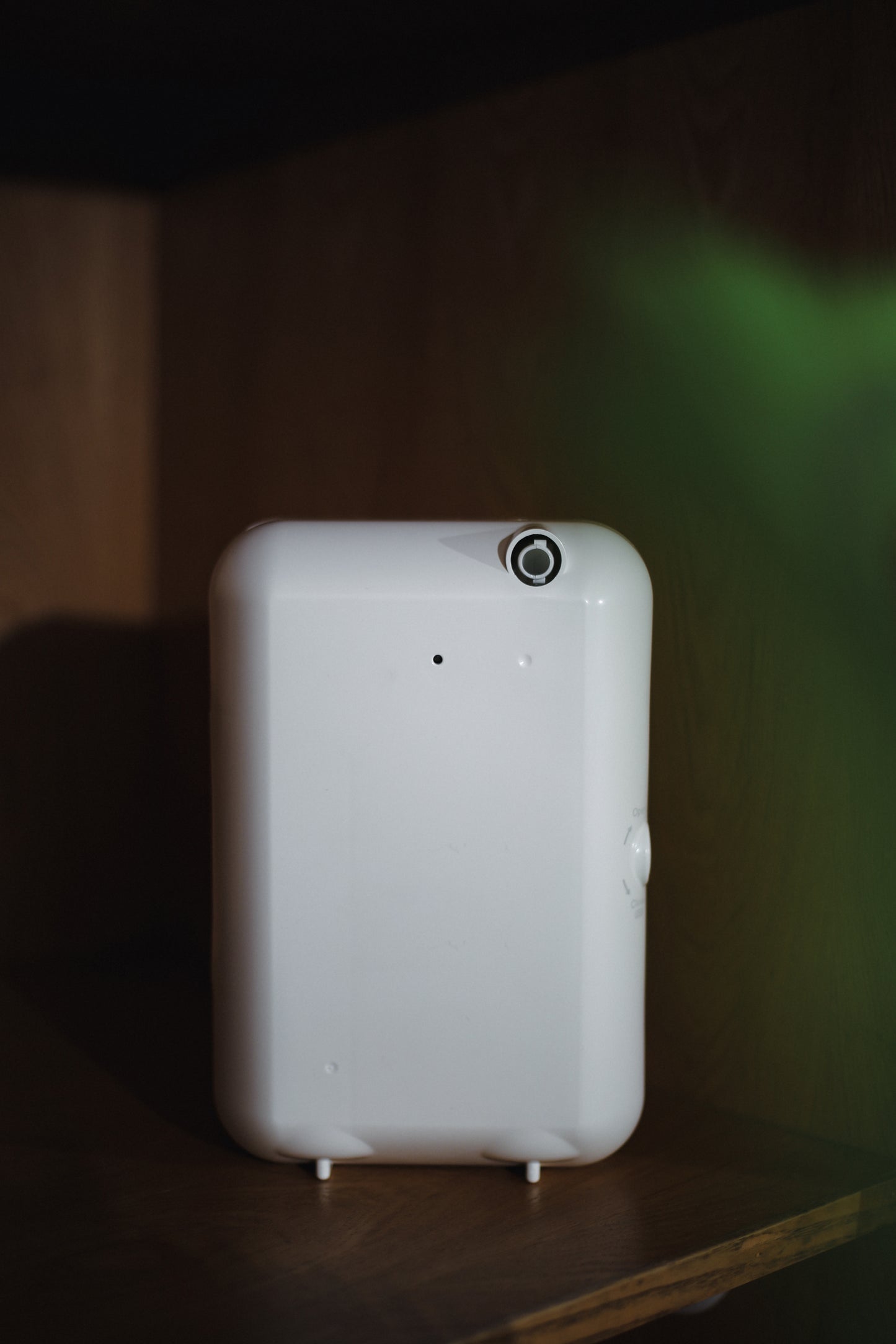 🧱 Diffuseur Mural AE106-V2.0 – Puissance et élégance pour les espaces professionnels
